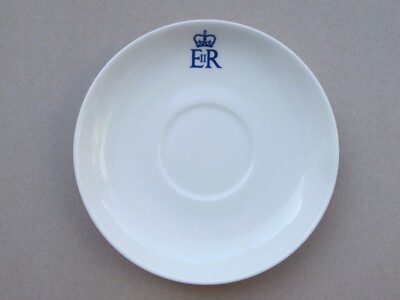 Queen Elizabeth II. Untertasse Chiffre ER II. Buckingham Palace Royal Household