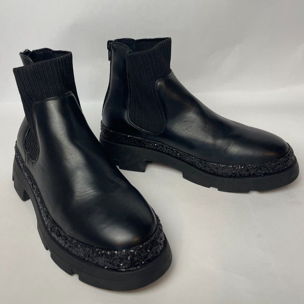 NWOB Steve Madden Black Ankle Boots with Glitter Sole, Size 