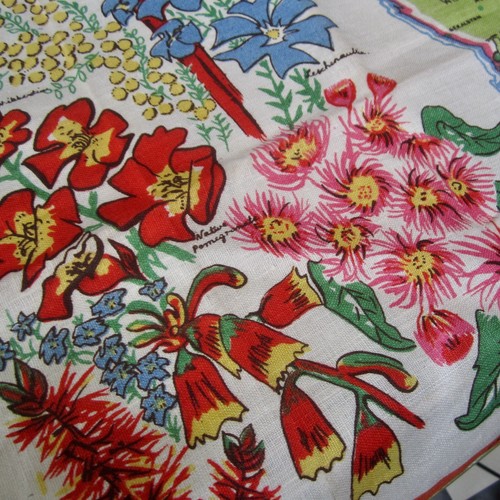 53cm x 80cm Vintage Linen West Australia Tea Towel 1950s 60s Wild Flowers Superb - Picture 2 of 6
