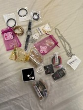 Lot of 18 pieces of fashion jewelry