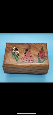 VINTAGE WOODEN MUSIC JEWELRY BOX, plays Y VIVA ESPANA, hand painted