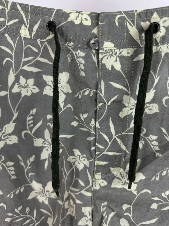 Pantalones Cortos De Colección Y2K GAP M Gris Verde Claro Tropical Floral Playa Hawaiana  Foto 3 de 4