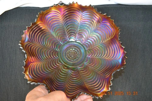 Northwood carnival glass Nippon ruffed bowl------amethyst