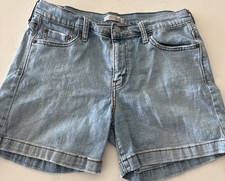 LEVI S VINTAGE Women s Mom shorts 515 size 8 Light Wash