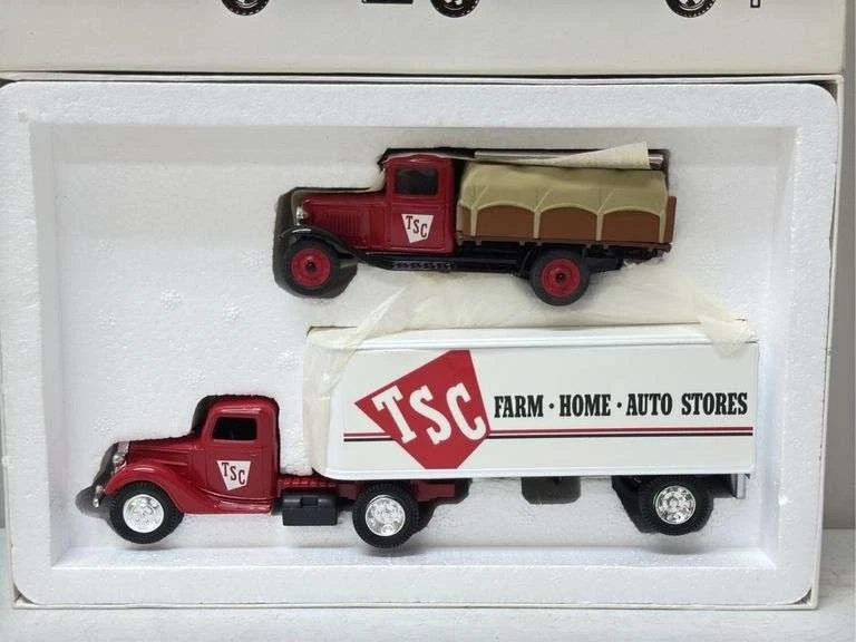 Juego de transporte Ertl 1991 (2) bancos con llave tractor Supply Company TSC fundido a presión 1:43 Foto 2 de 2