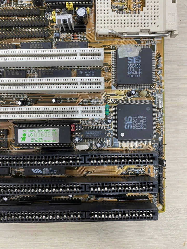 Vintage Lucky Star LS-486E Socket 3 486 motherboard - Image 3 of 4