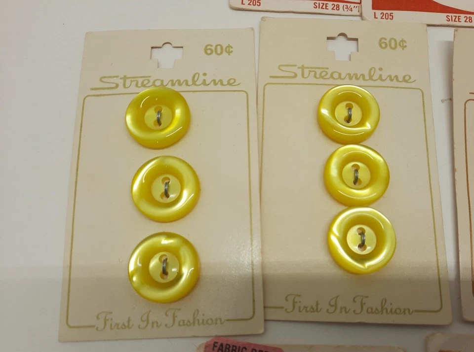 Streamline Co. & Supreme Buttons 17 pkg (2 packages of each)  New Made in Italy - Image 4 of 4