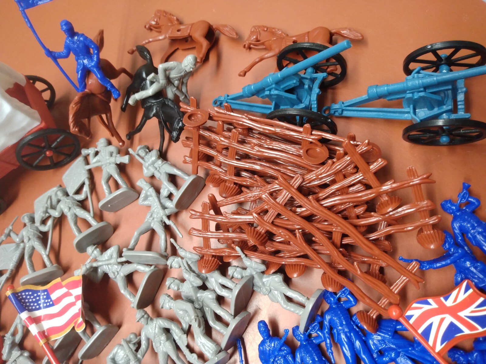 Big Lot Of Plastic American Civil War Toy Soldiers Cannons Horses Flags