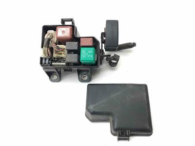 2001-02 Lexus GS300 Engine Fuse Box Used OEM w/Lid & Bracket 8270330070
