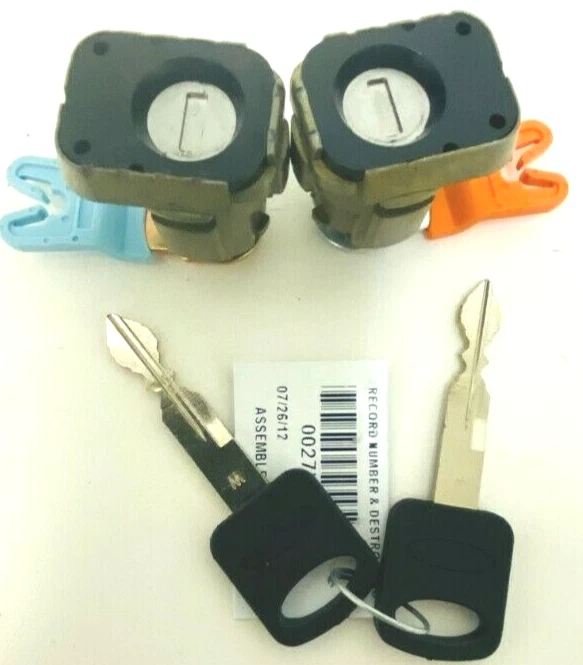 Cilindro de cerradura de puerta Standard Motor Products DL61820 NUEVO hecho en EE. UU. Foto 2 de 4