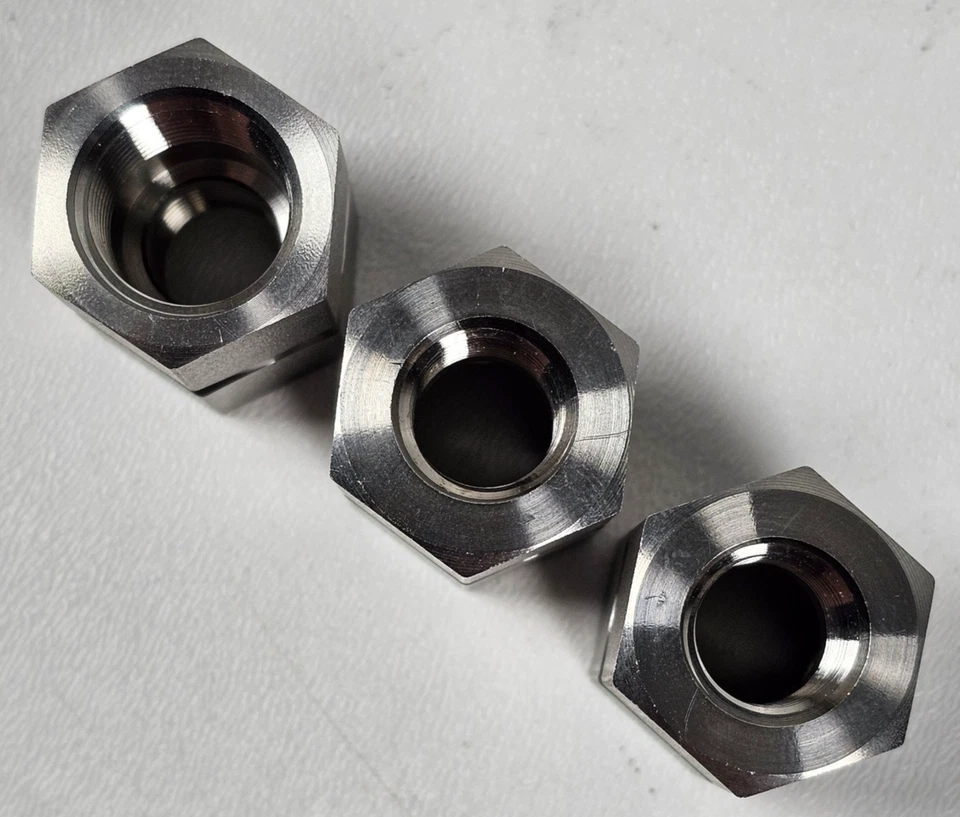 Lot of 3, 1/4 FNPT x 3/8 FNPT 316ss Hex Reducing Coupling Swagelok SS-6-HRCG-4 - Image 3 of 3