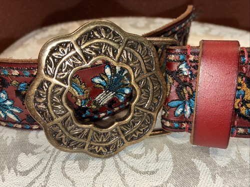 LUCKY BRAND Red Leather Belt Embroidered Floral Boho Brass Buckle XS - Picture 2 of 6