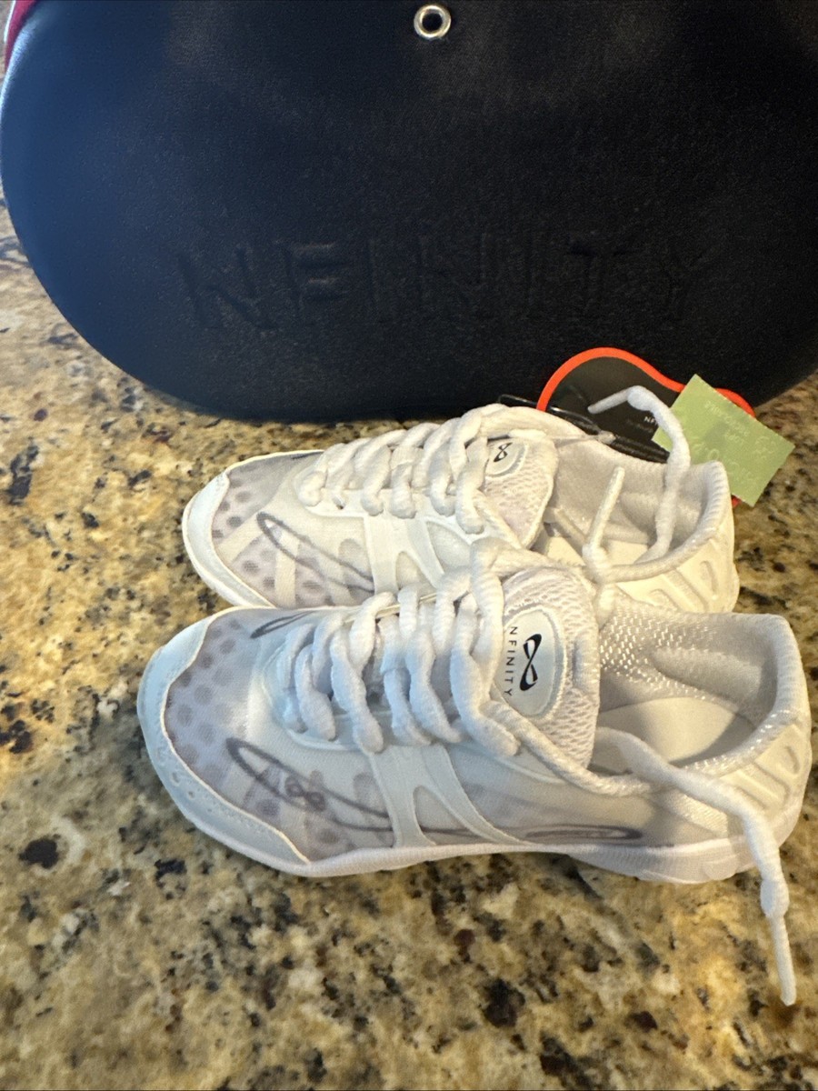 New Nfinity Vengeance YOUTH Cheer Shoes Size 10 Youth with Case WHITE