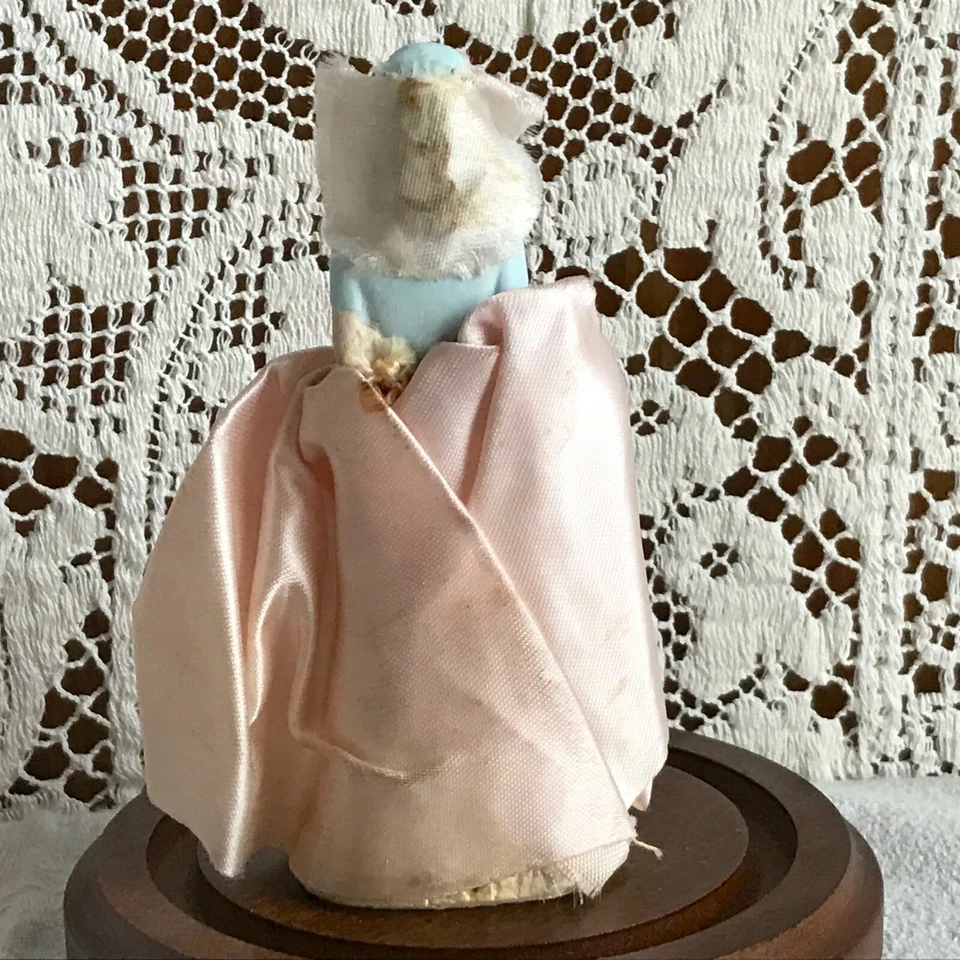 Mesa de dama de honor vintage de tiza de los años 40 y 50 en cúpula de vidrio Foto 3 de 4