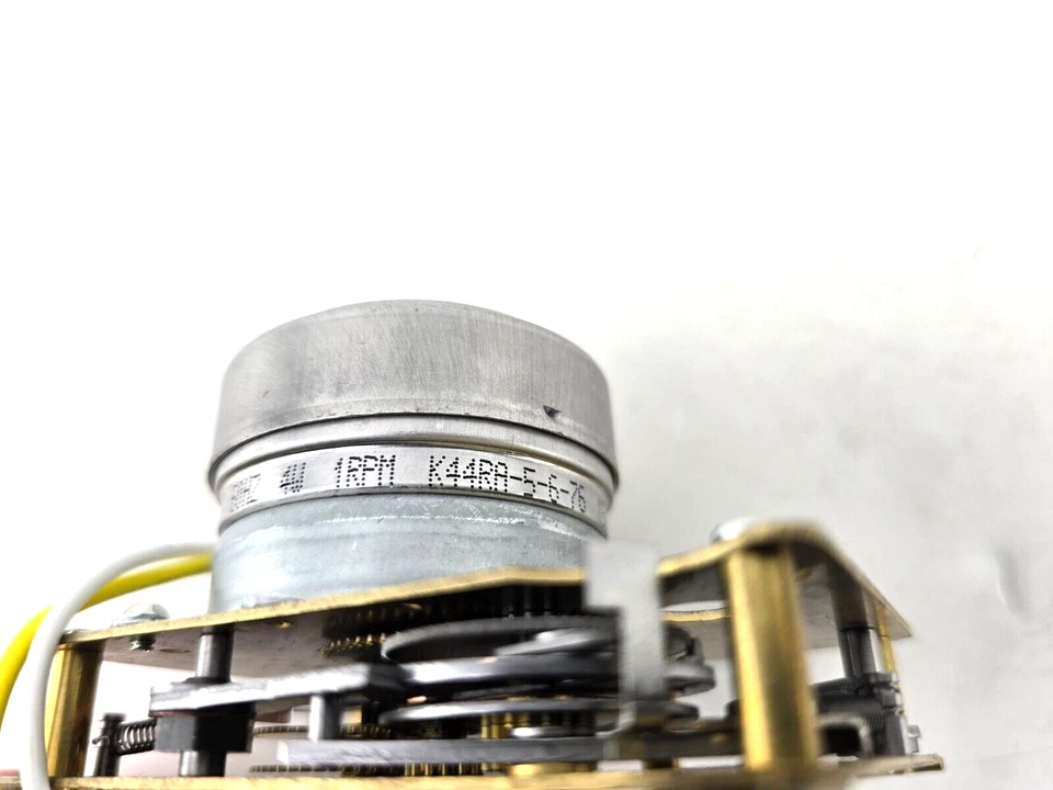 NEW Hansen Synchron Clock Motor 24V 60Hz 4W 1RPM K44RA K44RA-5-6-76 33003-1406 - Image 3 of 4