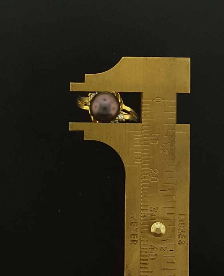 Anillo de oro amarillo de 18 quilates con diamantes morados oscuros de perlas de mar de 8 mm para dama  Foto 2 de 4