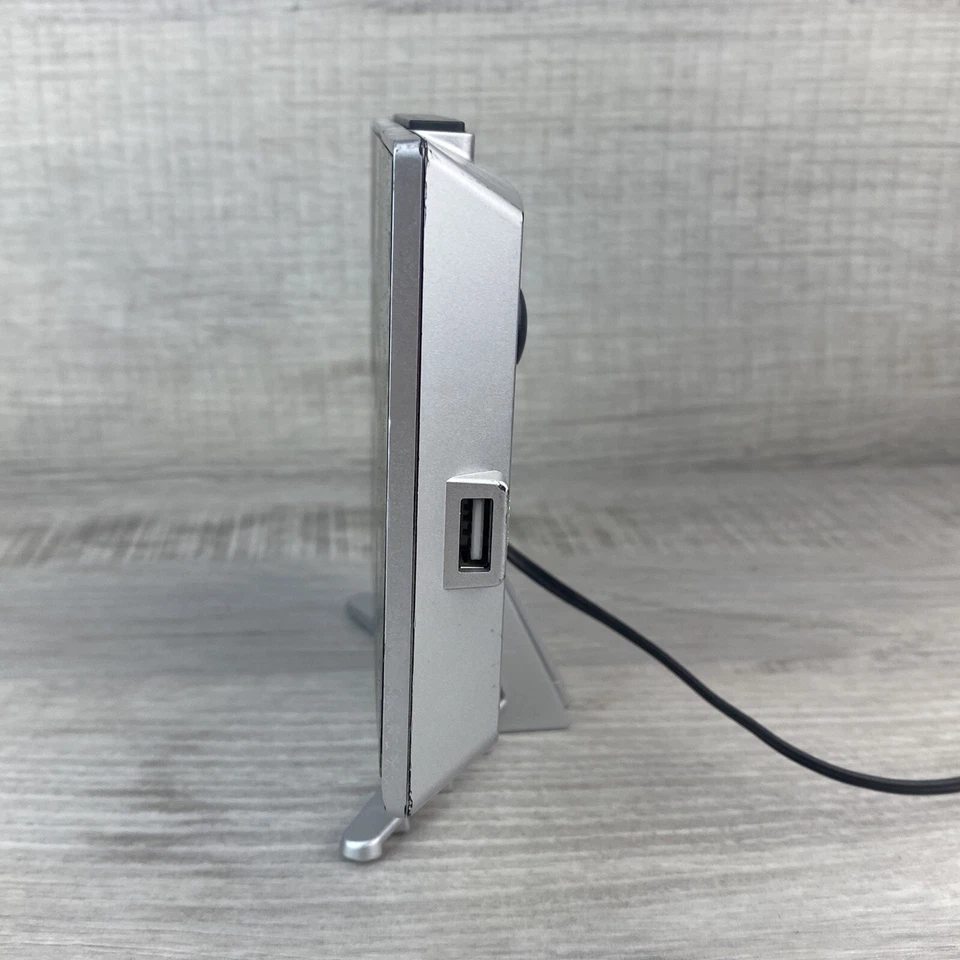 Sharp SPC1203 Large Display Digital Alarm Clock With USB Charging Port - Image 4 of 4