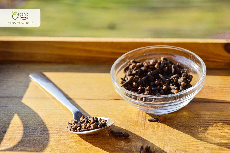 Clavos enteros seleccionados a mano Organic Way - orgánicos, kosher y certificados por el USDA Foto 2 de 4