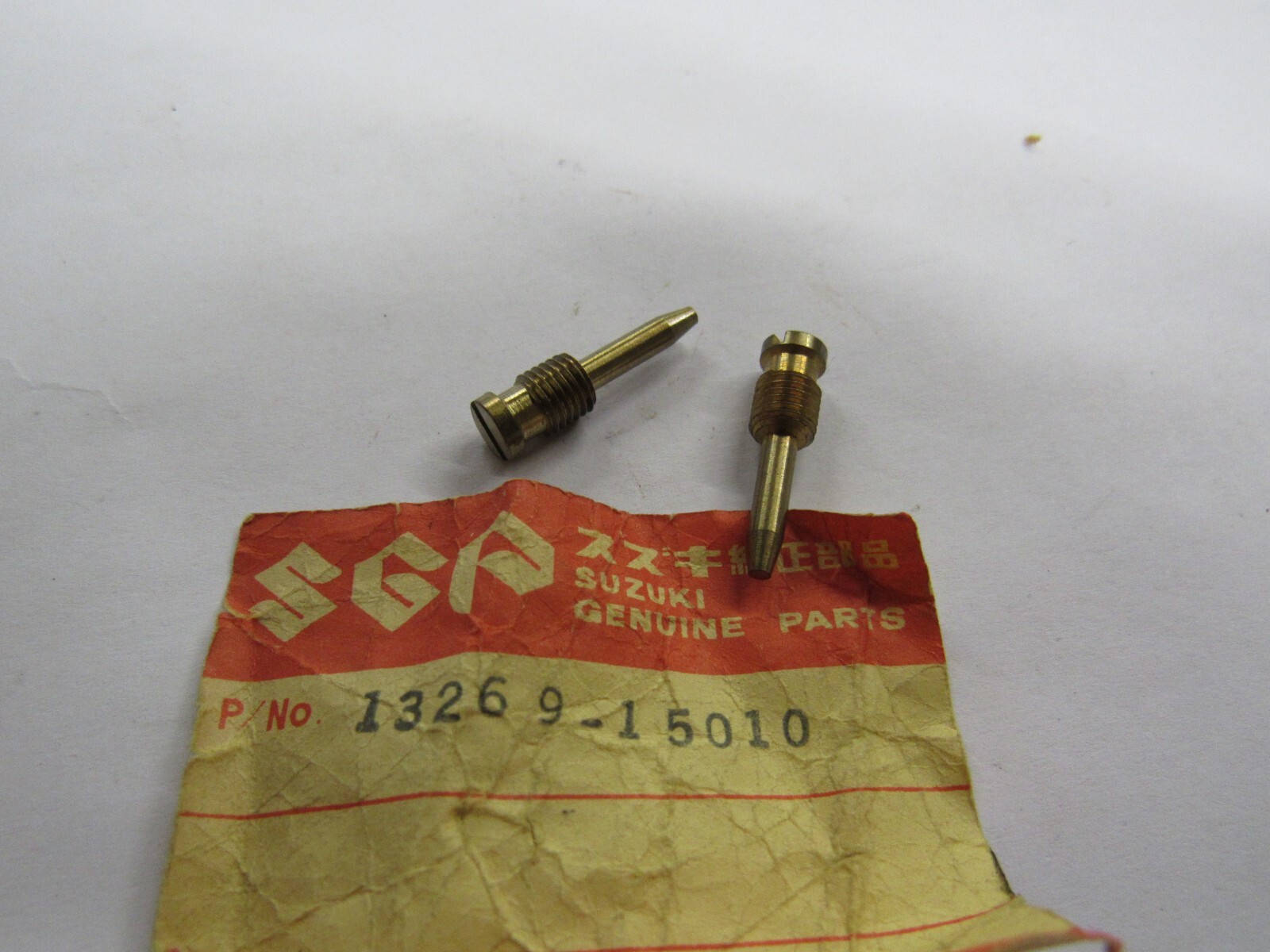 New Suzuki carburetor pilot air screw 1326915010 (2) T500 Cobra T350