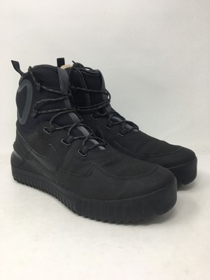 nike air wild mid triple black