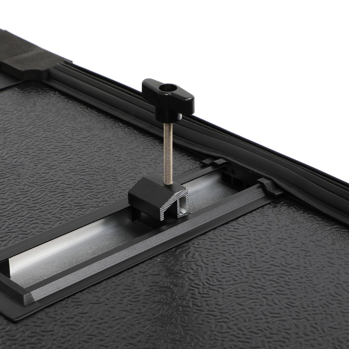 5FT Truck Bed Hard Tonneau Cover 3 Fold For 2015- 2026 Chevy Colorado GMC Canyon