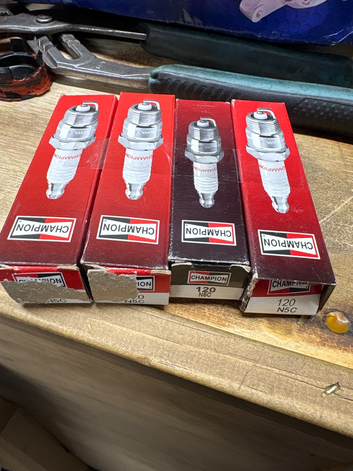 4 New Genuine Champion 120 Copper Plus Spark Plugs 4 Set of Plugs Bujias 4 New