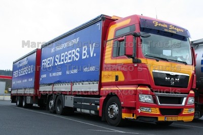 LKW Foto MAN TGX 26.440 Planensattelzug Niederlande rot FRIEDI SLEGERS B. #p4cz