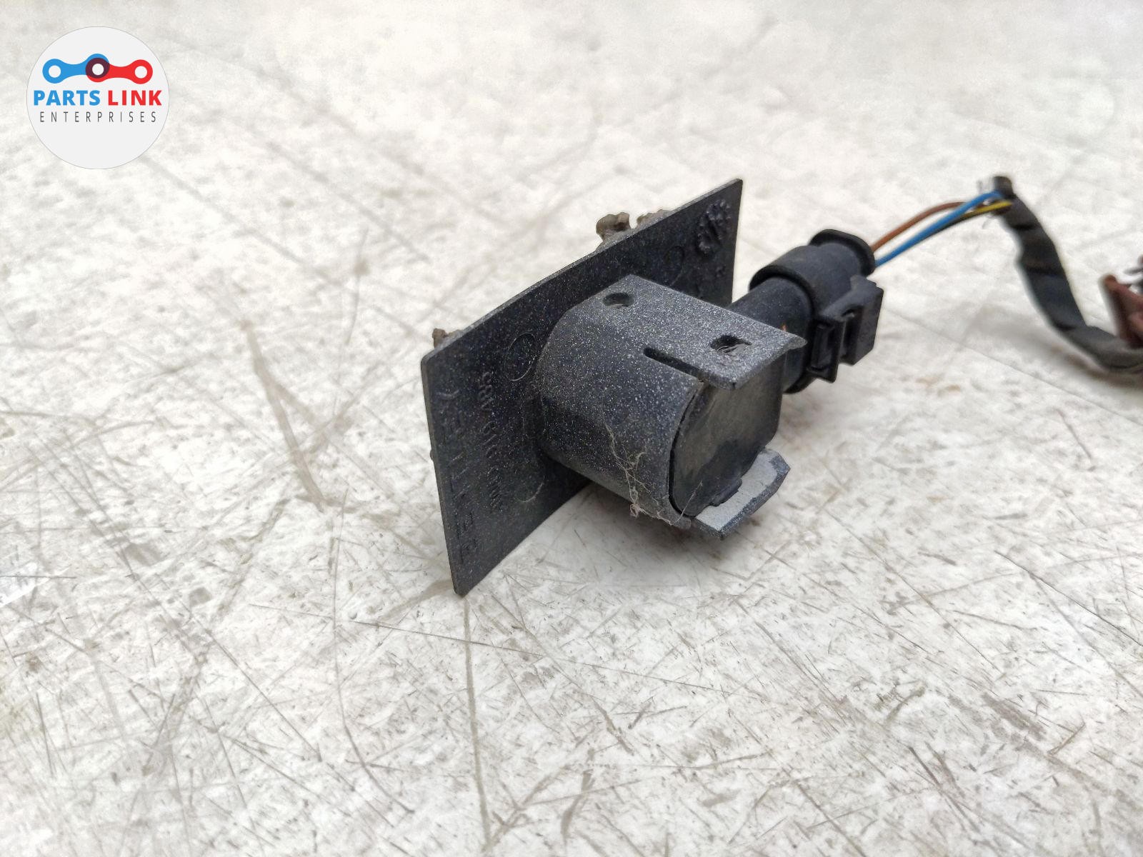2006-12 BENTLEY CONTINENTAL FLYING SPUR PARKING SENSOR PDC BRACKET PLUG ASSY 3W2