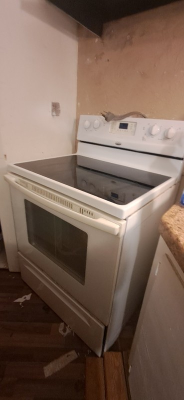 AEG 30006VL-WN White Freestanding Electric Range 4 Burner Radiant Display