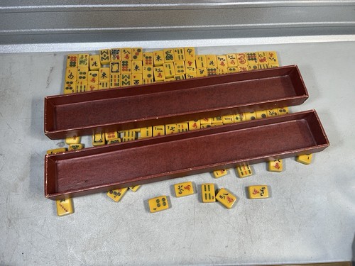 Vintage Mahjong Set 154 Butterscotch Tiles Bakelite 5 Swirl Racks Cardinal - Picture 9 of 17