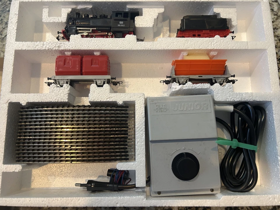 Vintage Piko Modellbahn Junior HO Train Locomotive set - East Germany GDR - Image 2 of 4