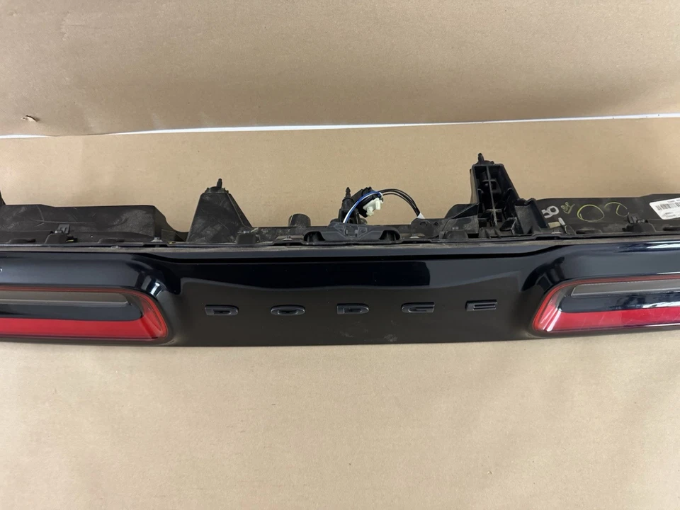 2015-2023 DODGE CHALLENGE LANTERNA TRASEIRA STOP BACKUP LED MOPAR FABRICANTE DE EQUIPAMENTO ORIGINAL 68419751AB - Imagem 2 de 4