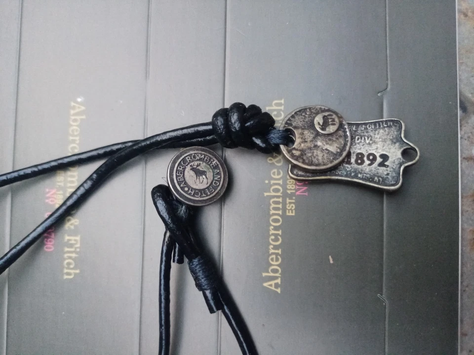 Men’s Leather Cord Necklace with Vintage Metal Tags – Abercrombie & Fitch Style - Image 4 of 4