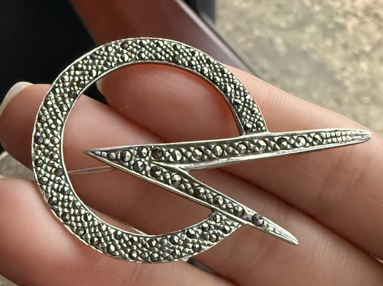 925 Sterling Silver Vintage Circle & Pointed Ends Brooch