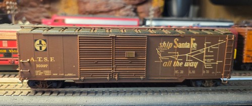Juegos de ruedas de metal HO ATSF 50' #10397 DD Boxcar Pro Weathering, Kadees | Zustand: Used