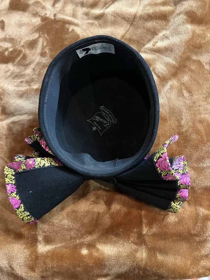 Lindo chapéu preto da primeira-dama aparado com rosa/dourado, por Essence - Imagem 4 de 4