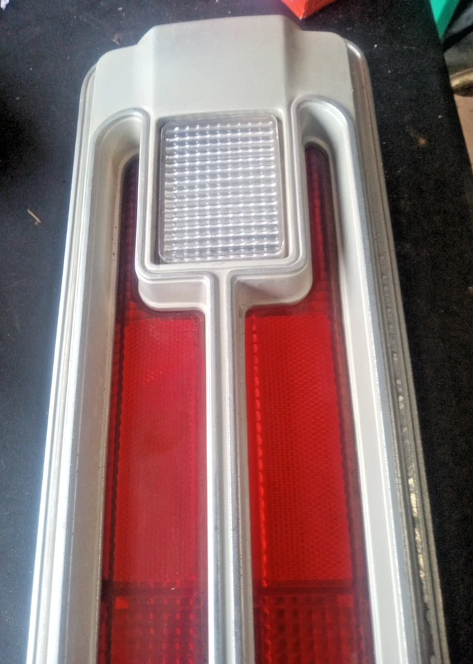 Luz trasera sedán para 74 COLT LOC-201DG Foto 4 de 4