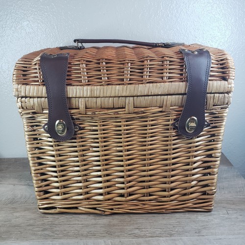 Picnic Time Wicker Basket With Accessories Wine Theme eBay