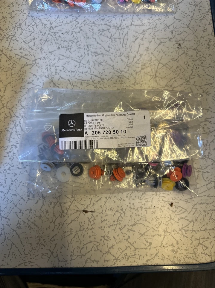 MERCEDES-BENZ C-CLASS W205 REPAIR KIT DOOR TRIM A2057205010 ORIGINAL