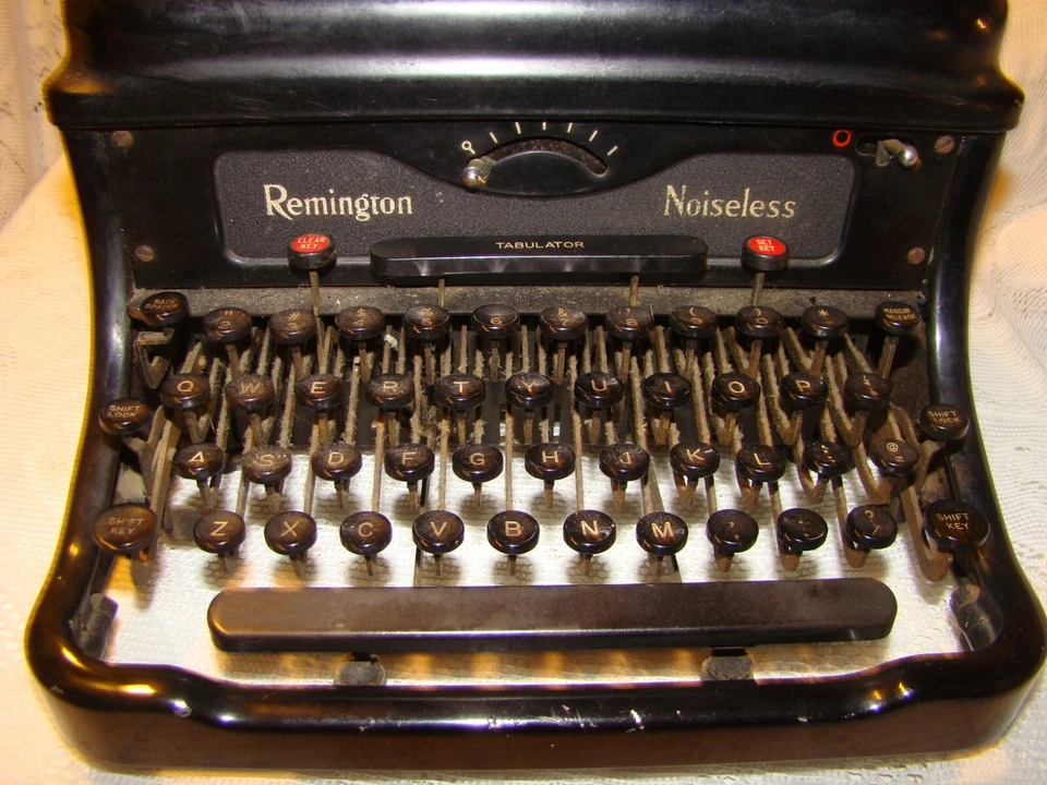 Máquina de escribir silenciosa Remington Rand vintage de 1930 Foto 2 de 4