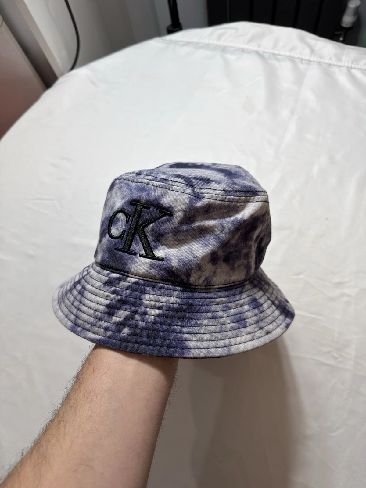 Calvin Klein with logo bucket institutional Cloud-Print Bucket Hat White/ Indigo