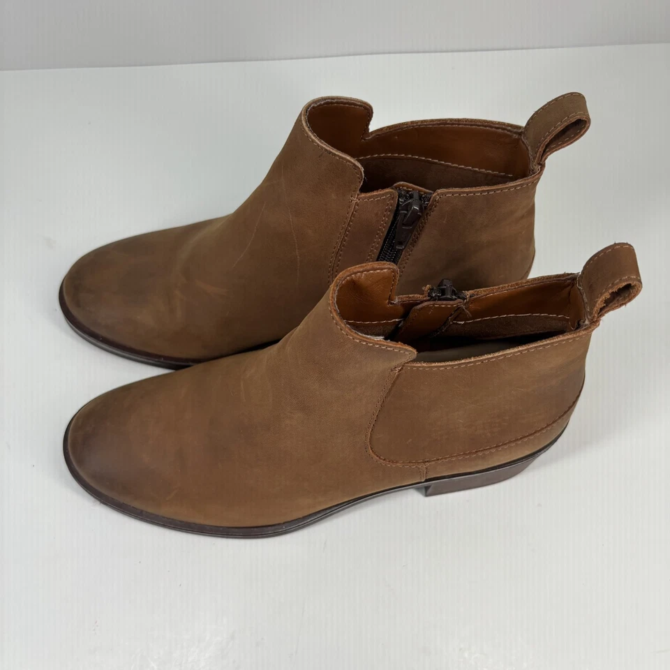 Botas informales Clarks Memi con cremallera para mujer EE. UU. 7M cuero tostado oscuro cremallera al tobillo tacón bloque Foto 4 de 4