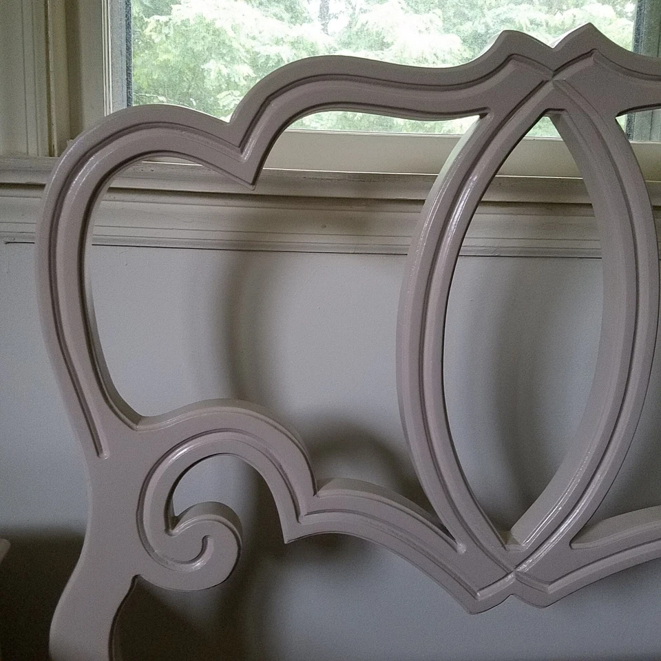 Cabecero y marco provincial francés de mediados de siglo Hollywood Regency Foto 2 de 4