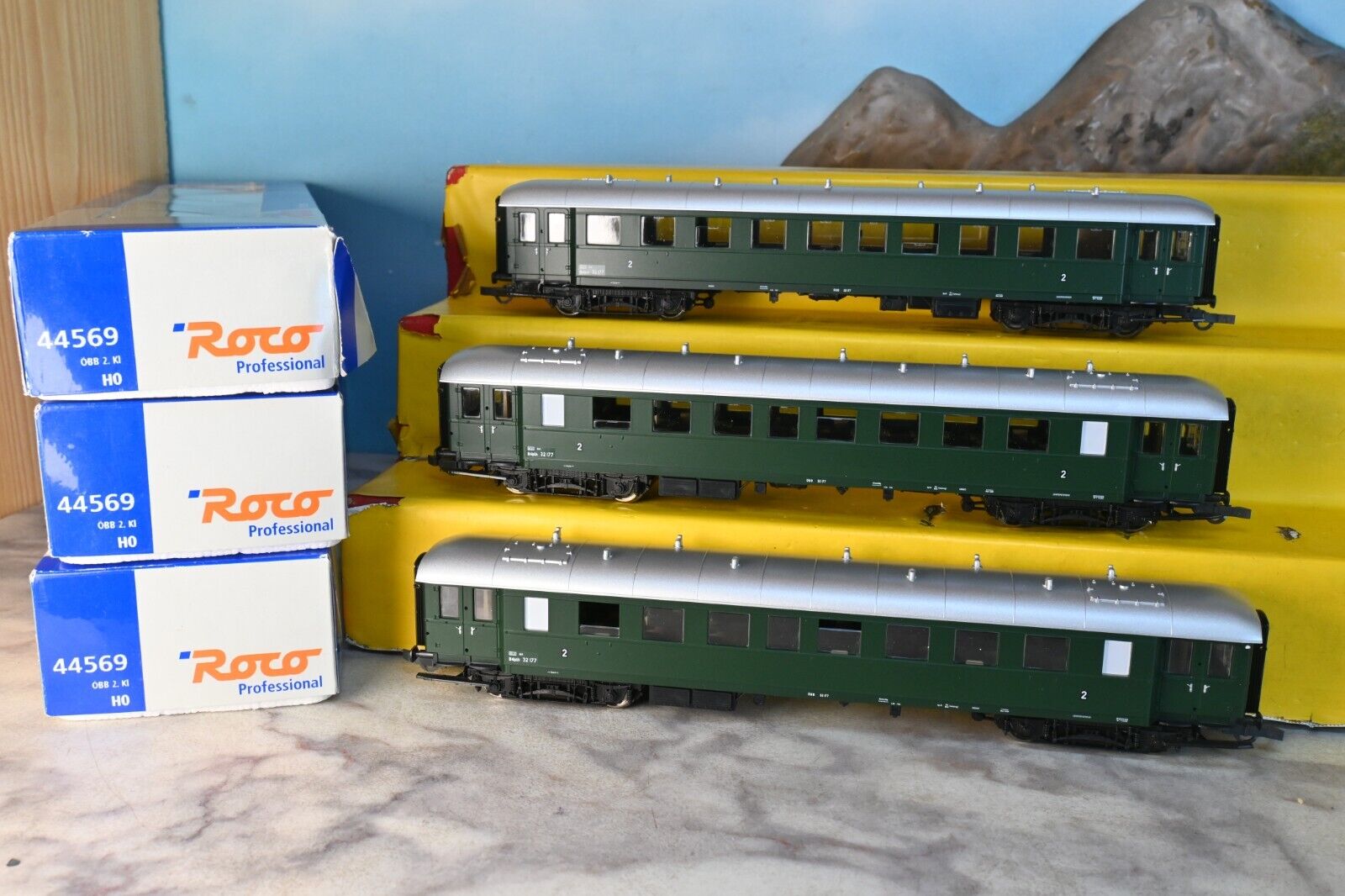 Roco H0 4-Achs Personenwagen 32 177 der ÖBB 2.Klasse 3-tlg. Nr. 44569