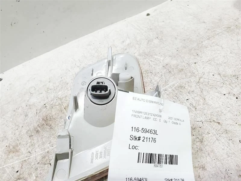 2000-2002, Toyota Corolla, Driver Corner Park Lamp-turn Signal, PN: 81520-02070 - Image 3 of 4
