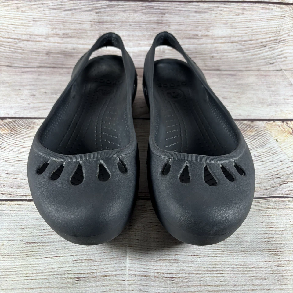 Zapatos planos de ballet Crocs Kadee para mujer talla 8 negros sin cordones cómodos con cabestrillo trasero Foto 3 de 4