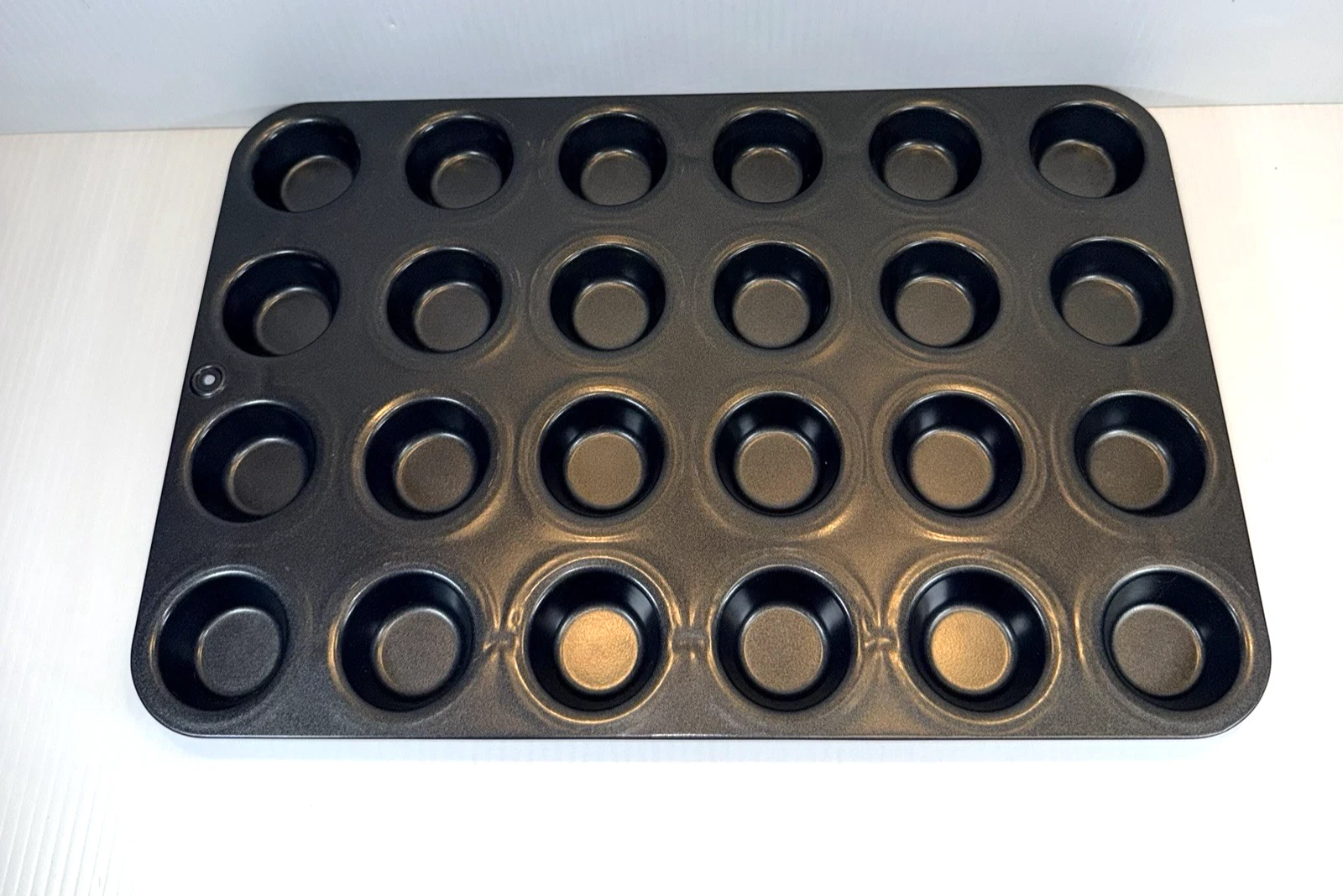 Pampered Chef Deluxe Non-Stick Steel Mini Muffin Pan 24 Cup Model 1606 NWOT