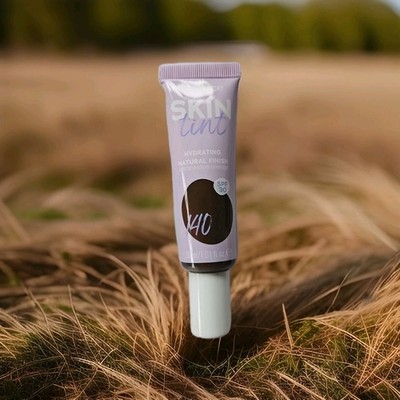 essence Foundation Haut Tint Hydrating Natural Finish LSF 30, 140, 30 ml