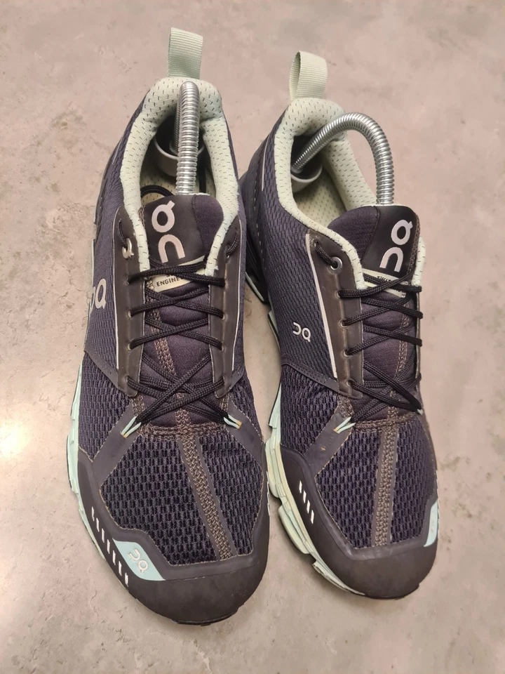 On Cloud Womens Swiss Engineering Running Gray/Blue Used Lace Up Sneakers 8.5 - Image 2 of 4