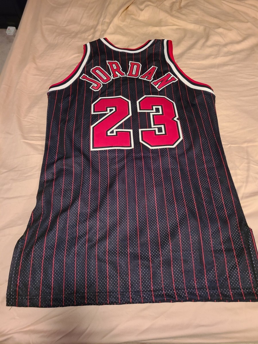 1995-96 Michael Jordan Champion Pro Cut Pinstripe Bulls Game